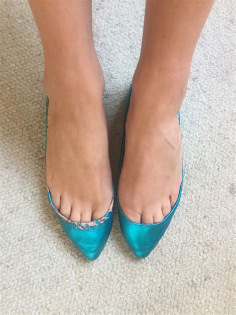 Toe cleavage shoes